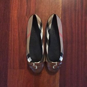 Burberry flats